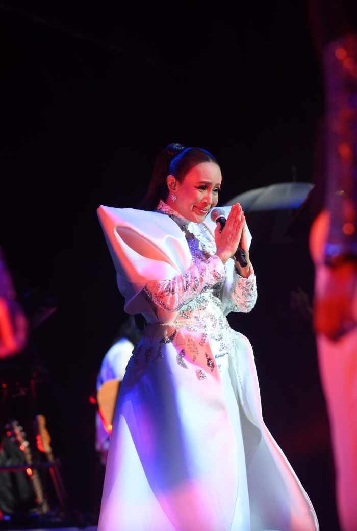 Fauziah Latiff Menyanyi Dari Hati, Rendah Diri Minta Maaf Sepanjang Konsert 10 Fauziah Latiff Menyanyi Dari Hati, Rendah Diri Minta Maaf Sepanjang Konsert