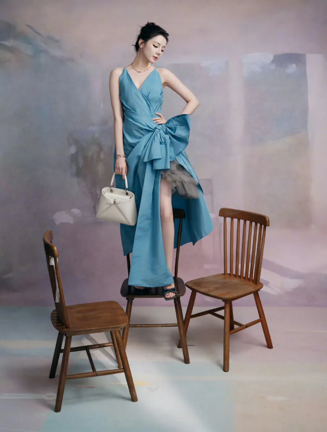 Gaya Dilraba Dilmurat Di Acara Dior Fall 2026 Undang Perhatian, Persis Puteri Fairytale!