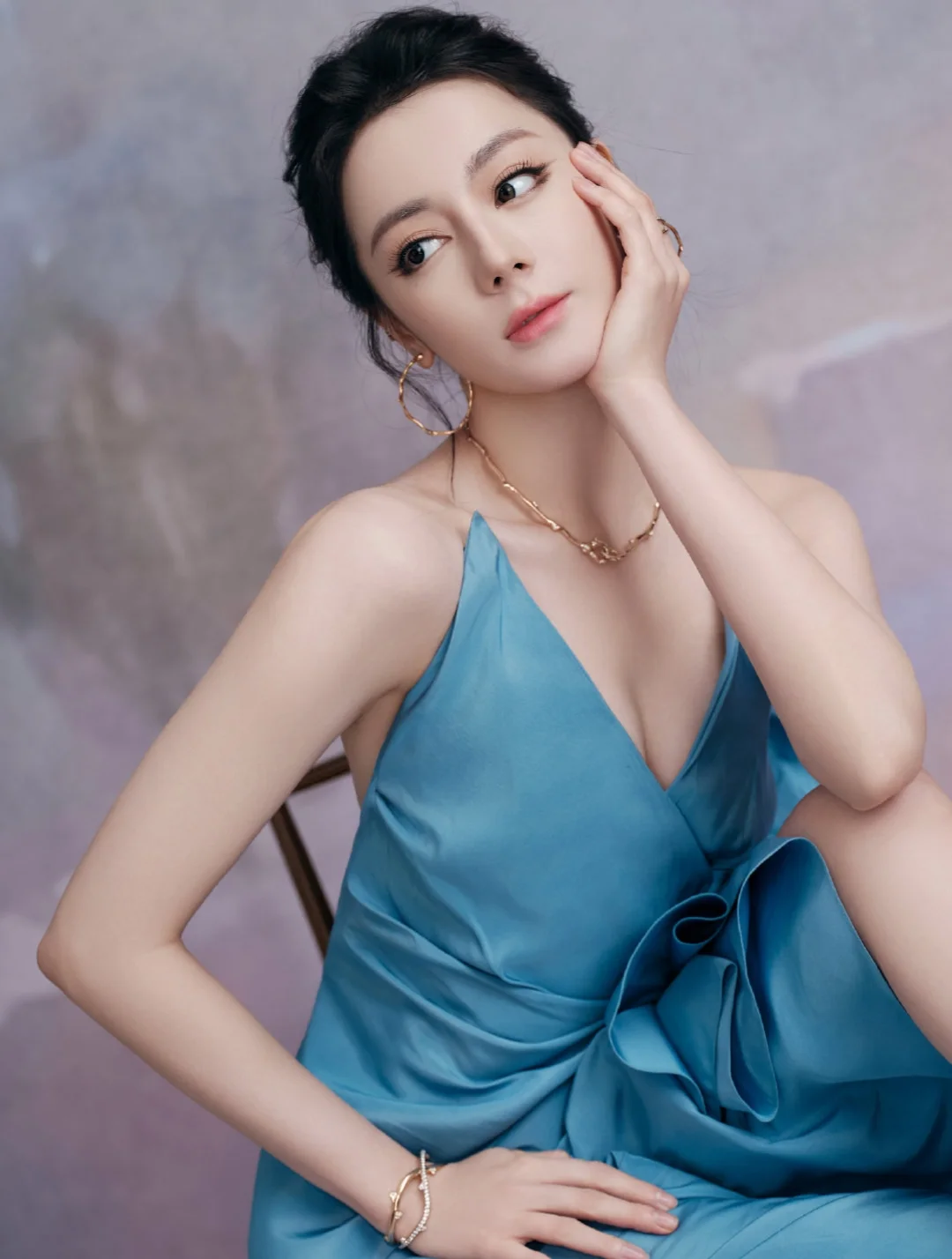 Gaya Dilraba Dilmurat Di Acara Dior Fall 2026 Undang Perhatian, Persis Puteri Fairytale!