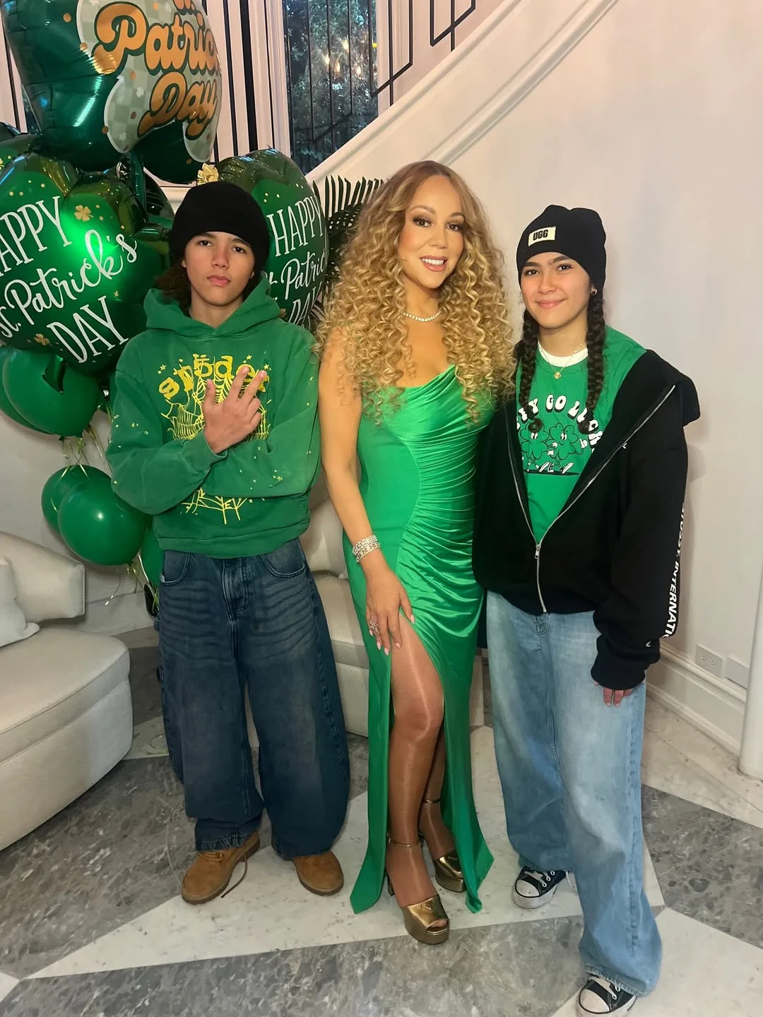 Warisi Bakat Mendiang Ibu Yang Juga Guru Vokal, Mariah Carey Kini 56 Tahun & Ada Anak Kembar!