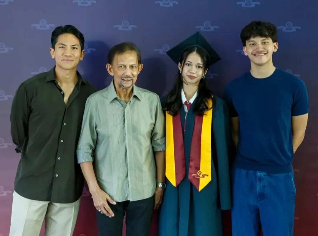 Hari Graduasi Puteri Ameerah Wardatul Bolkiah, Anakanda Bongsu Sultan Brunei Cantik & Pelajar Cemerlang!