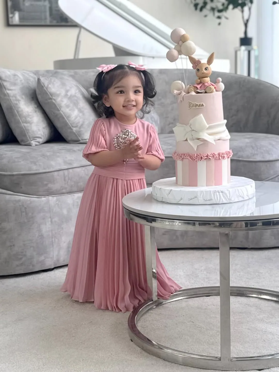Gelagat Comel Rainaa Tarik Perhatian, Anak Perempuan Rizman Nordin & Nurida Suraya Cecah Usia 2 Tahun!