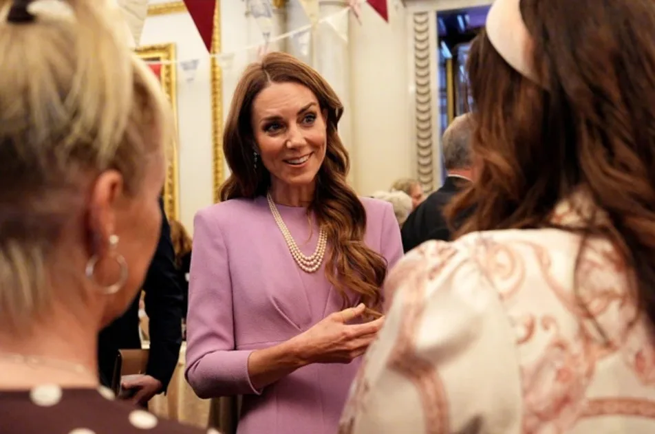 Gaya Puteri Wales Sempena Acara Memperingati 100 Tahun Ratu Elizabeth II, Rona Lilac Tribute Utama! 12 Gaya Puteri Wales Sempena Acara Memperingati 100 Tahun Ratu Elizabeth II, Rona Lilac Tribute Utama!