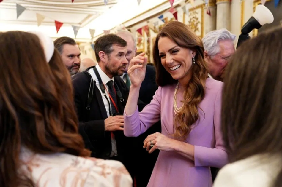 Gaya Puteri Wales Sempena Acara Memperingati 100 Tahun Ratu Elizabeth II, Rona Lilac Tribute Utama! 14 Gaya Puteri Wales Sempena Acara Memperingati 100 Tahun Ratu Elizabeth II, Rona Lilac Tribute Utama!