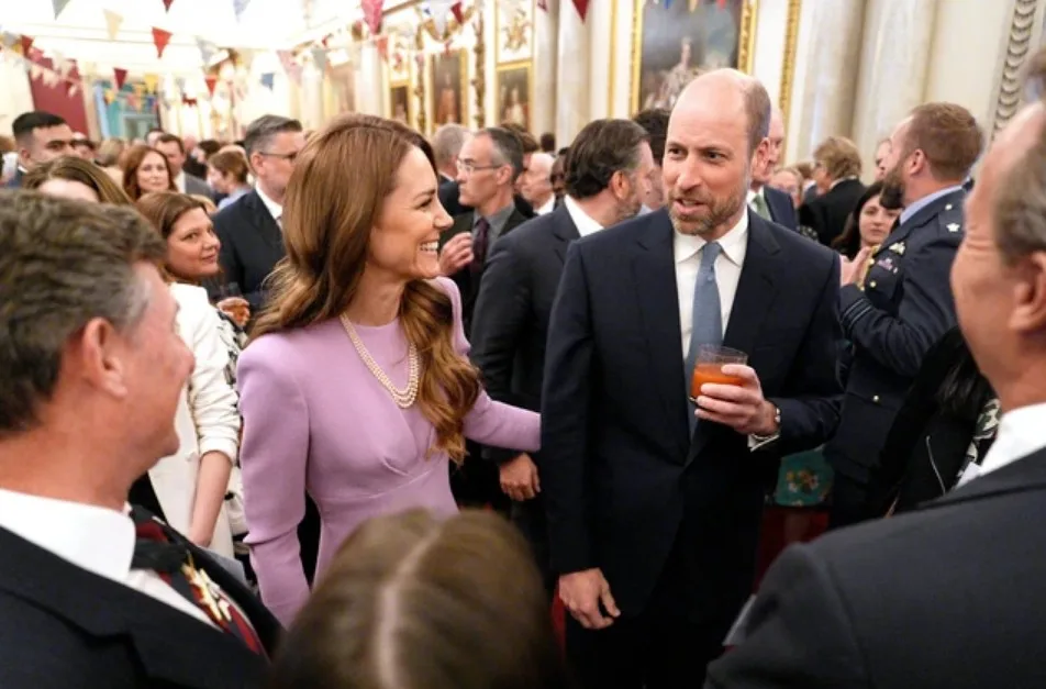 Gaya Puteri Wales Sempena Acara Memperingati 100 Tahun Ratu Elizabeth II, Rona Lilac Tribute Utama! 13 Gaya Puteri Wales Sempena Acara Memperingati 100 Tahun Ratu Elizabeth II, Rona Lilac Tribute Utama!