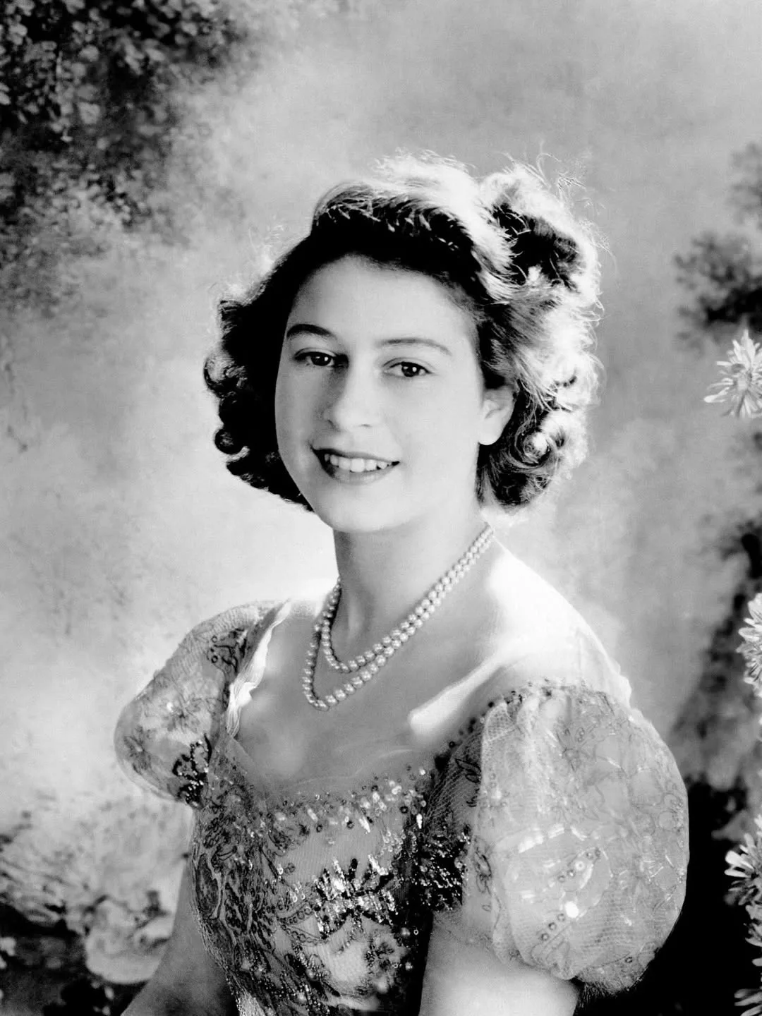 Gaya Puteri Wales Sempena Acara Memperingati 100 Tahun Ratu Elizabeth II, Rona Lilac Tribute Utama! 15 Gaya Puteri Wales Sempena Acara Memperingati 100 Tahun Ratu Elizabeth II, Rona Lilac Tribute Utama!
