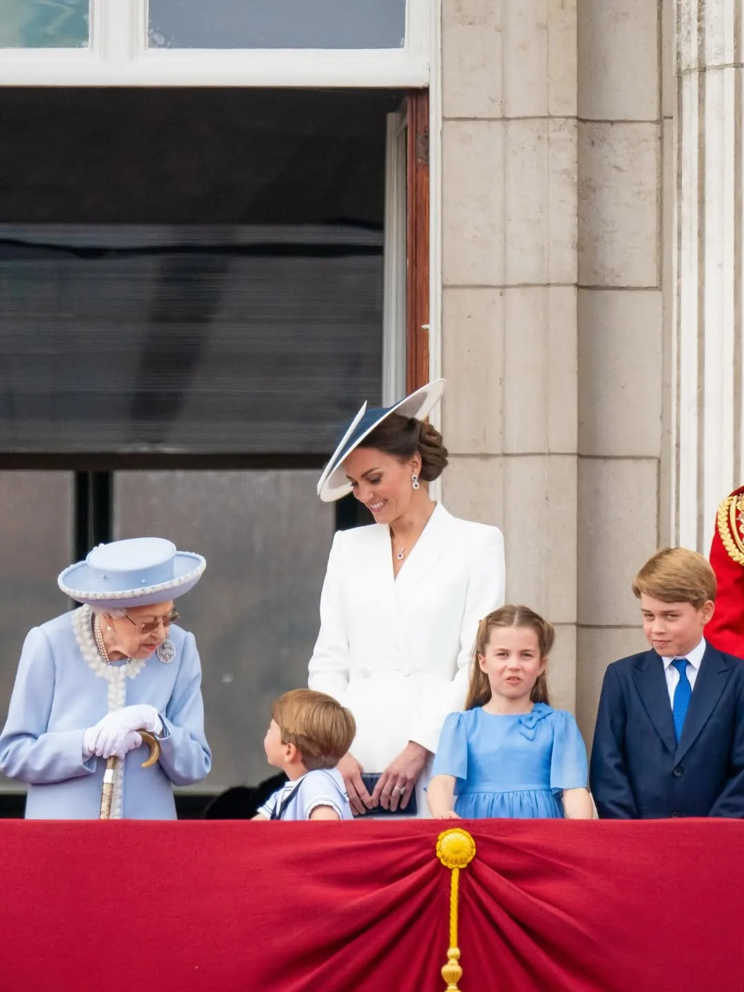 Gaya Puteri Wales Sempena Acara Memperingati 100 Tahun Ratu Elizabeth II, Rona Lilac Tribute Utama! 17 Gaya Puteri Wales Sempena Acara Memperingati 100 Tahun Ratu Elizabeth II, Rona Lilac Tribute Utama!