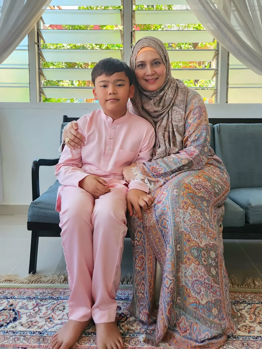Pesona Arni Nazira, Pelantun Lagu Cinta Antara Benua Ini Tak Lagi Aktif Seni & Bahagia Urus Keluarga!