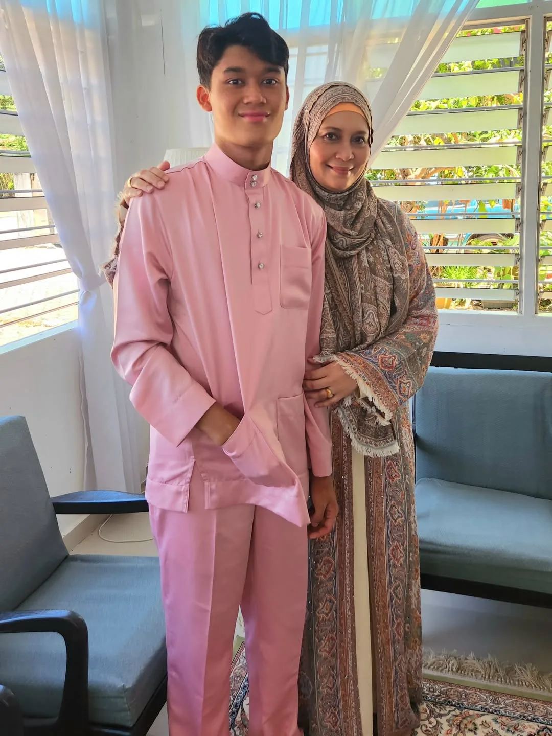 Pesona Arni Nazira, Pelantun Lagu Cinta Antara Benua Ini Tak Lagi Aktif Seni & Bahagia Urus Keluarga! 11 Pesona Arni Nazira, Pelantun Lagu Cinta Antara Benua Ini Tak Lagi Aktif Seni & Bahagia Urus Keluarga!