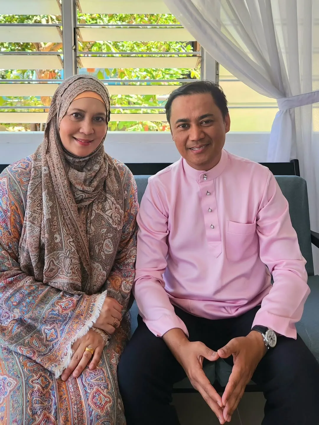 Pesona Arni Nazira, Pelantun Lagu Cinta Antara Benua Ini Tak Lagi Aktif Seni & Bahagia Urus Keluarga!