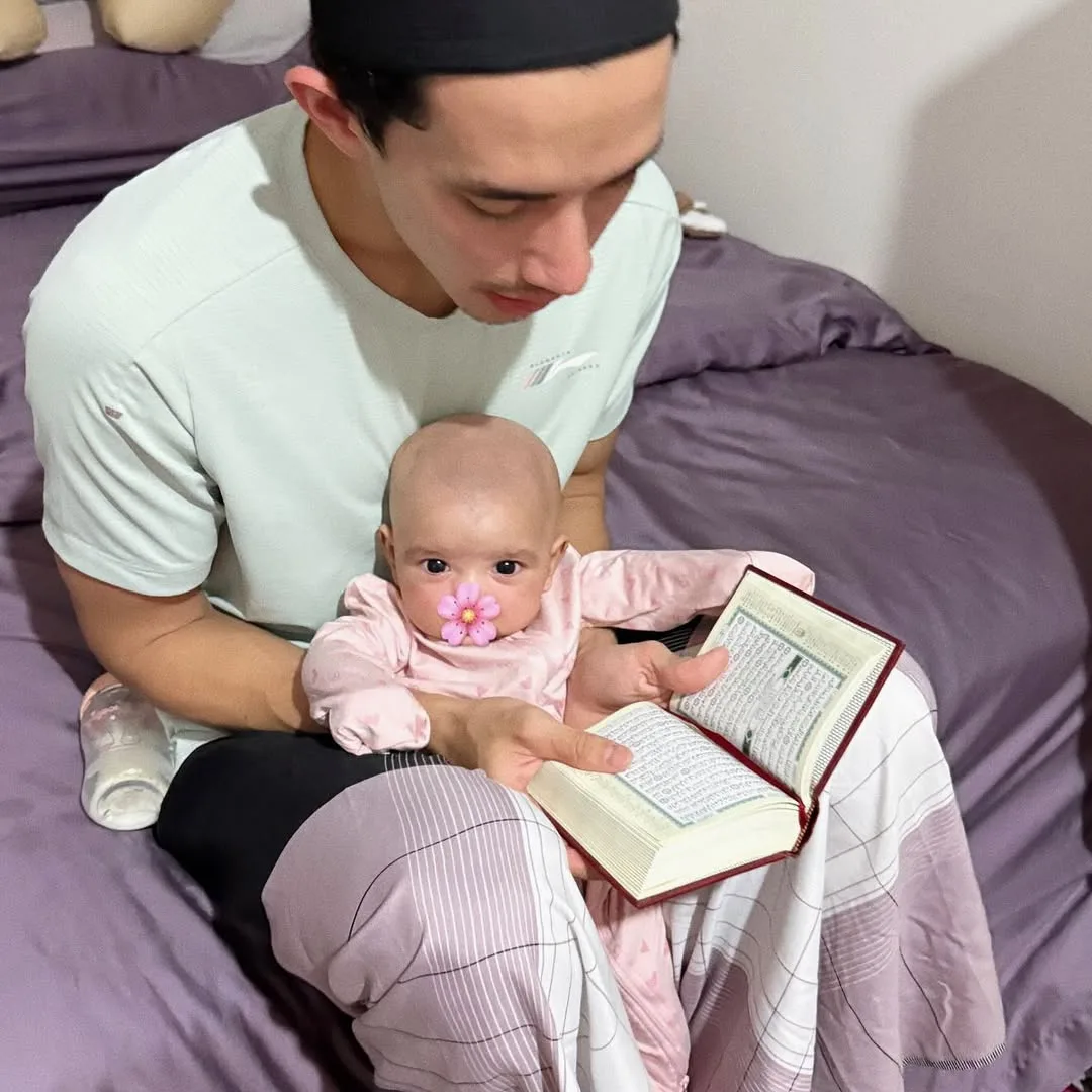 Bergelar Ibu Usia 24 Tahun, Dahlia Rizal Akui Letih Tapi Sangat Indah & Tiap Momen Bersama Anak Tak Ternilai!