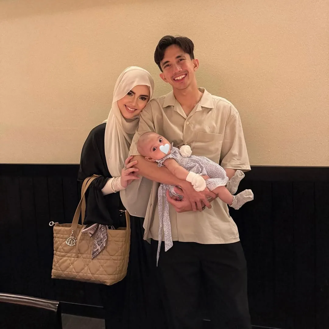 Bergelar Ibu Usia 24 Tahun, Dahlia Rizal Akui Letih Tapi Sangat Indah & Tiap Momen Bersama Anak Tak Ternilai! 26 Bergelar Ibu Usia 24 Tahun, Dahlia Rizal Akui Letih Tapi Sangat Indah & Tiap Momen Bersama Anak Tak Ternilai!