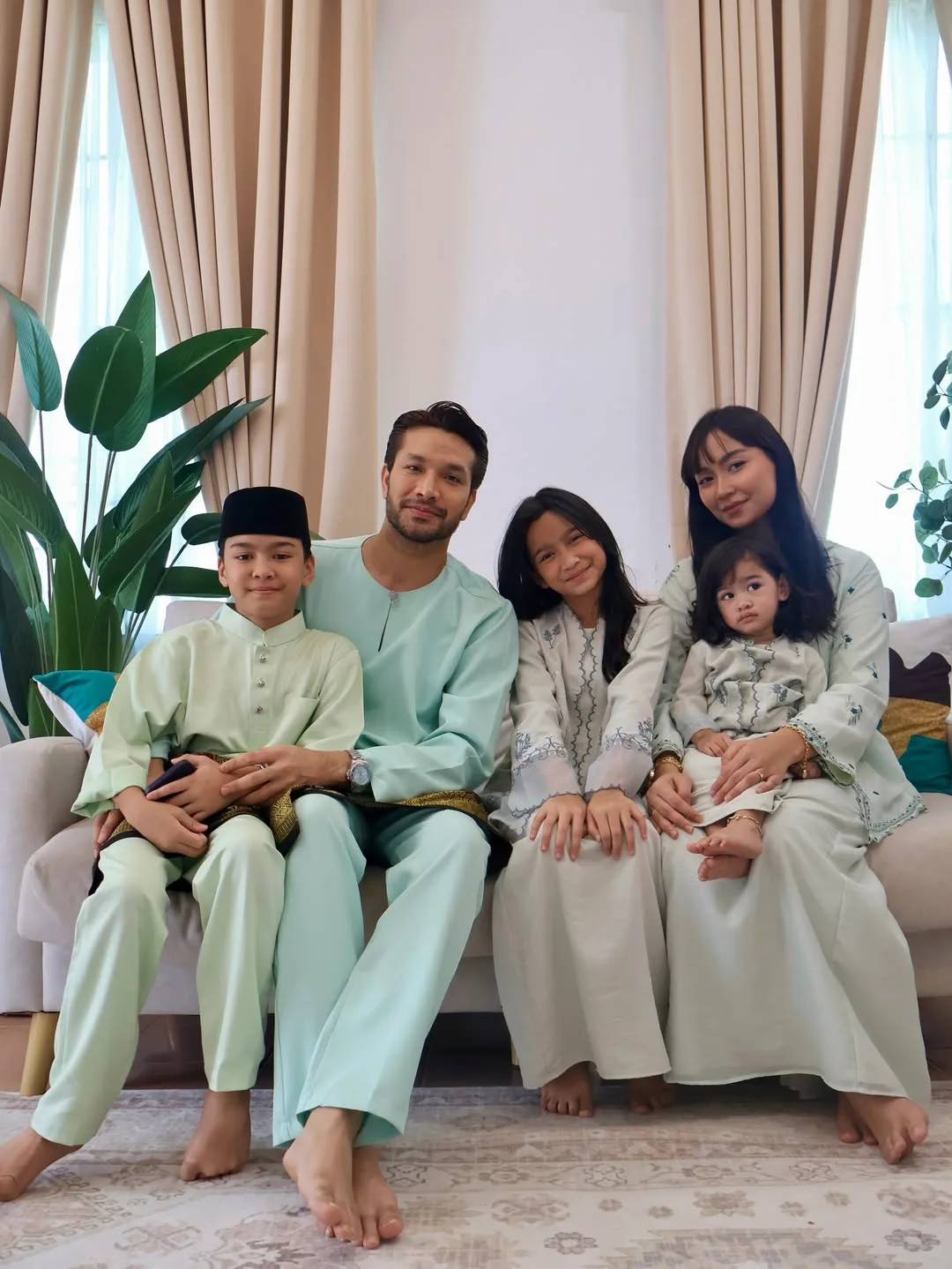 Cantik Isteri Shahz Jaszle, Nur Hanis Husna Bahagia 11 Tahun Jadi Isteri & Galas Tugas Ibu 3 Anak! 15 Cantik Isteri Shahz Jaszle, Nur Hanis Husna Bahagia 11 Tahun Jadi Isteri & Galas Tugas Ibu 3 Anak!