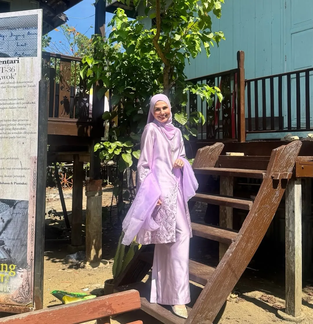 “Saya & Isteri Berangkat Ke Tanah Suci,” Tunai Ibadah Haji, Azlisham Ibrahim & Wan Khatijah Mohon Maaf Serta Doa Dipermudah Urusan! 11 “Saya & Isteri Berangkat Ke Tanah Suci,” Tunai Ibadah Haji, Azlisham Ibrahim & Wan Khatijah Mohon Maaf Serta Doa Dipermudah Urusan!