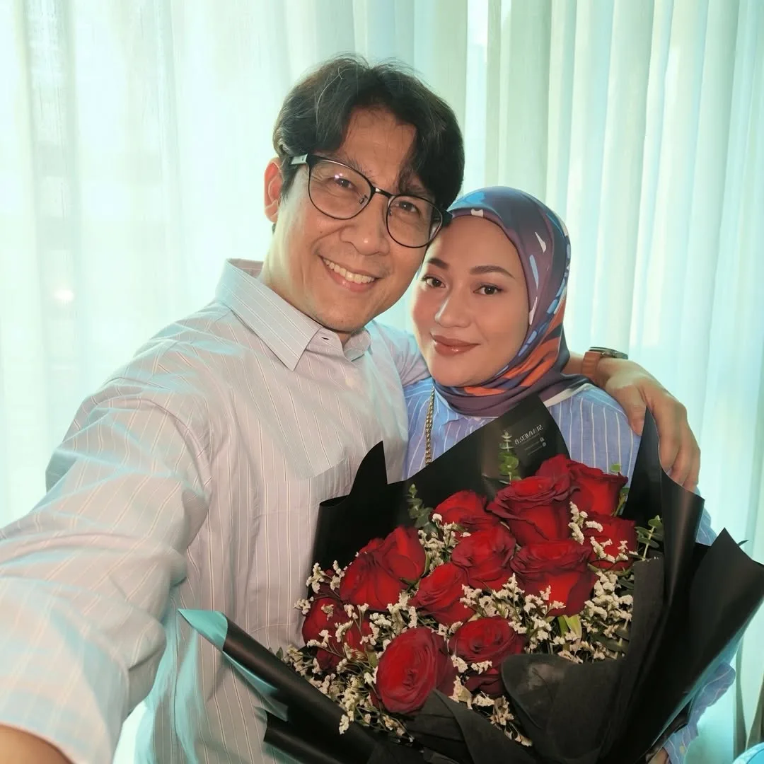 Rumah Tangga Bahagia Zarul Umbrella, Jarang Kongsi Wajah Isteri Tapi Sentiasa Ada Di Sisi Selama 17 Tahun Kahwin!