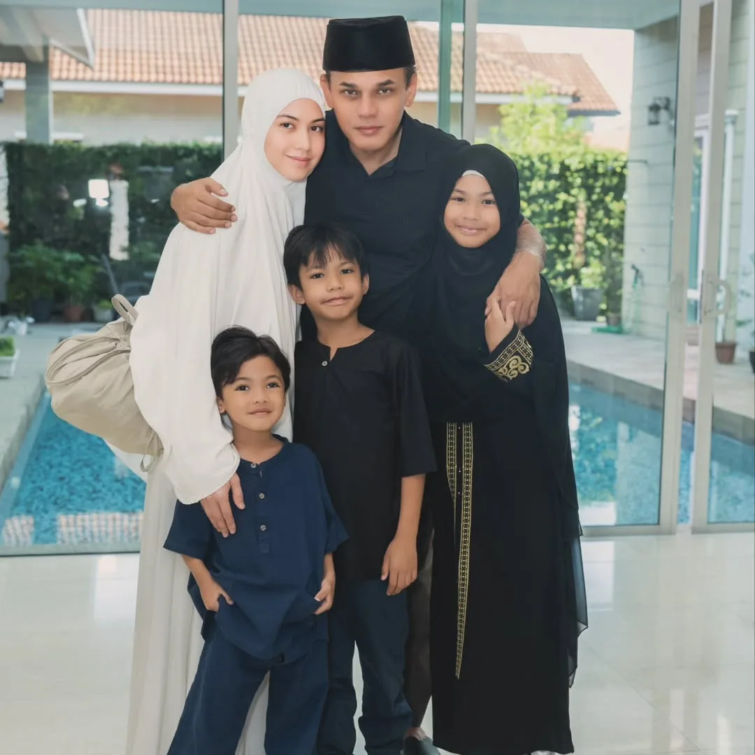 "Kurniakanlah Isteriku Haji Mabrur,” Datuk Yusry Abdul Halim Titip Doa Buat Datin Lisa Surihani & Mohon Agar Dapat Menyusul Satu Hari Nanti 13 “Kurniakanlah Isteriku Haji Mabrur,” Datuk Yusry Abdul Halim Titip Doa Buat Datin Lisa Surihani & Mohon Agar Dapat Menyusul Satu Hari Nanti