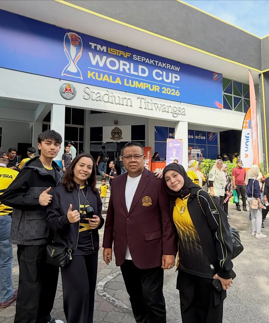 Malaysia Juara Sepak Takraw, Datin Anne Ngasri Syukur Rai Kemenangan Pasukan & Suami Datuk Sumali Julang Piala Dunia ISTAF!