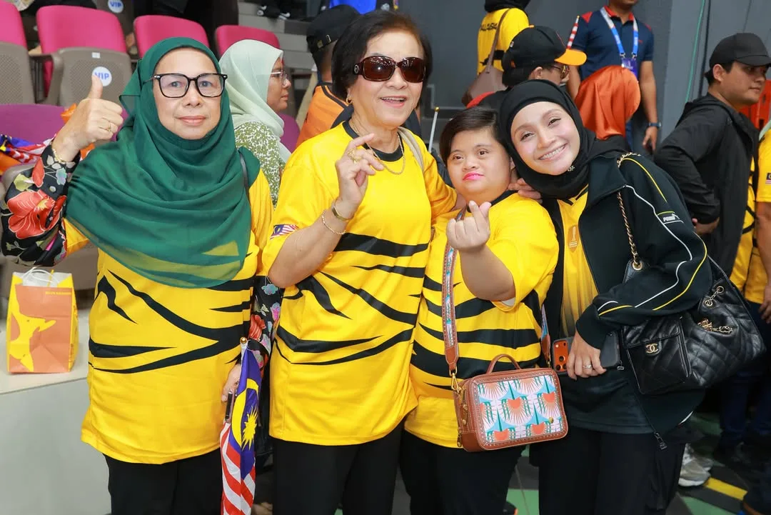 Malaysia Juara Sepak Takraw, Datin Anne Ngasri Syukur Rai Kemenangan Pasukan & Suami Datuk Sumali Julang Piala Dunia ISTAF!