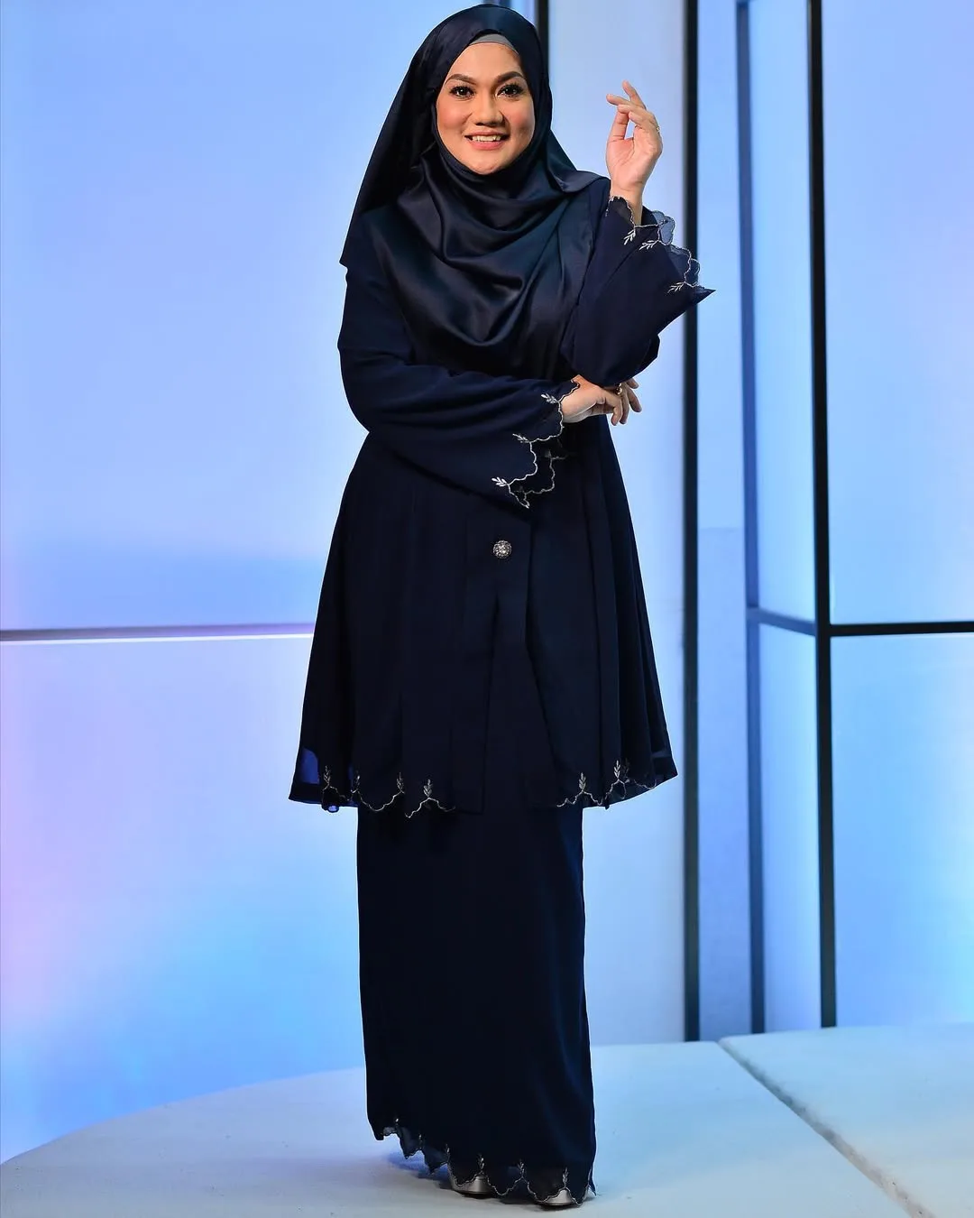 Aura Bekas Personaliti TV Hazlin Hussain, Graduan Sarjana Al-Quran Ini Serba Boleh & Pamer Bakat Menjahit!