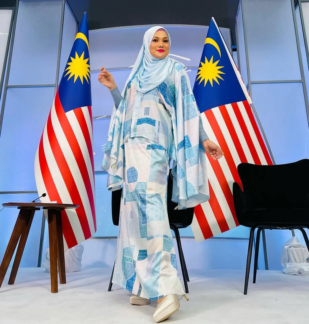 Aura Bekas Personaliti TV Hazlin Hussain, Graduan Sarjana Al-Quran Ini Serba Boleh & Pamer Bakat Menjahit!