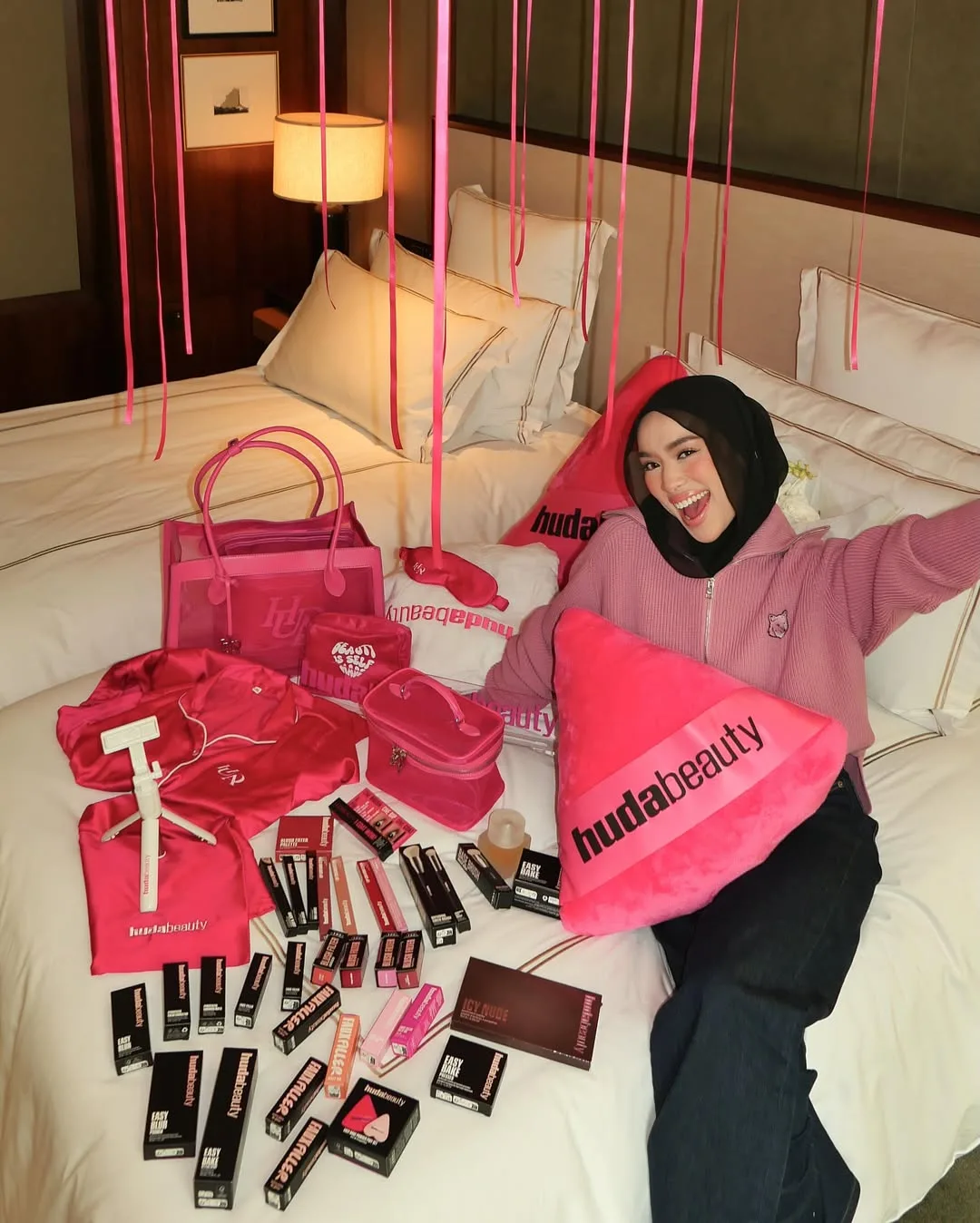Sofea Shra Pakaikan Huda Kattan Baju Kebaya, Puji Keindahan Busana Malaysia