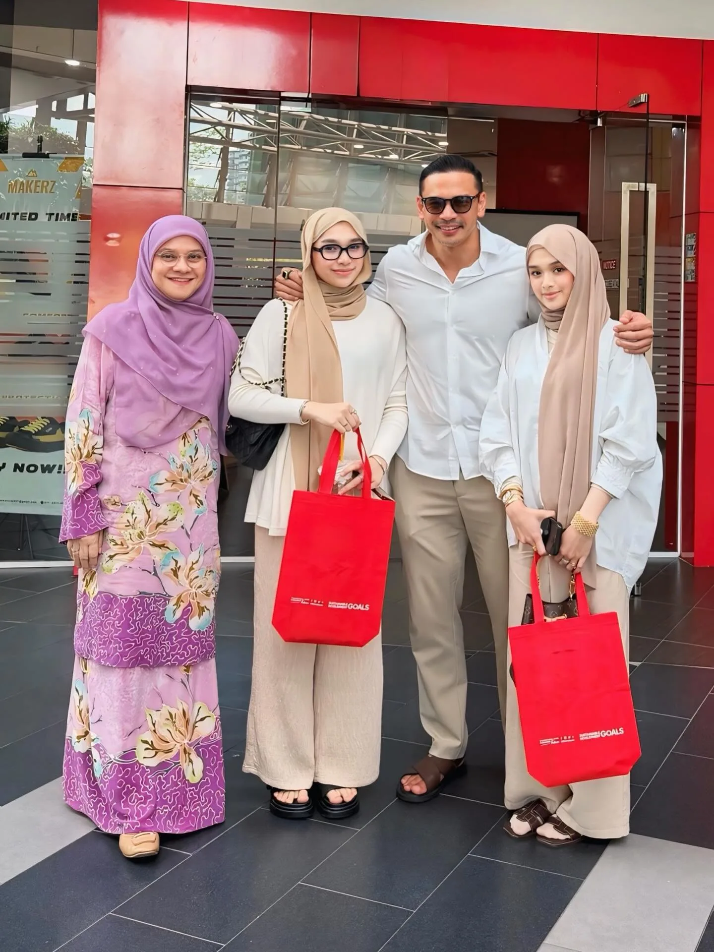 Anak Norman Hakim, Marissa Dania & Maria Danisha Sambung Belajar Di Universiti 7 Anak Norman Hakim, Marissa Dania & Maria Danisha Sambung Belajar Di Universiti