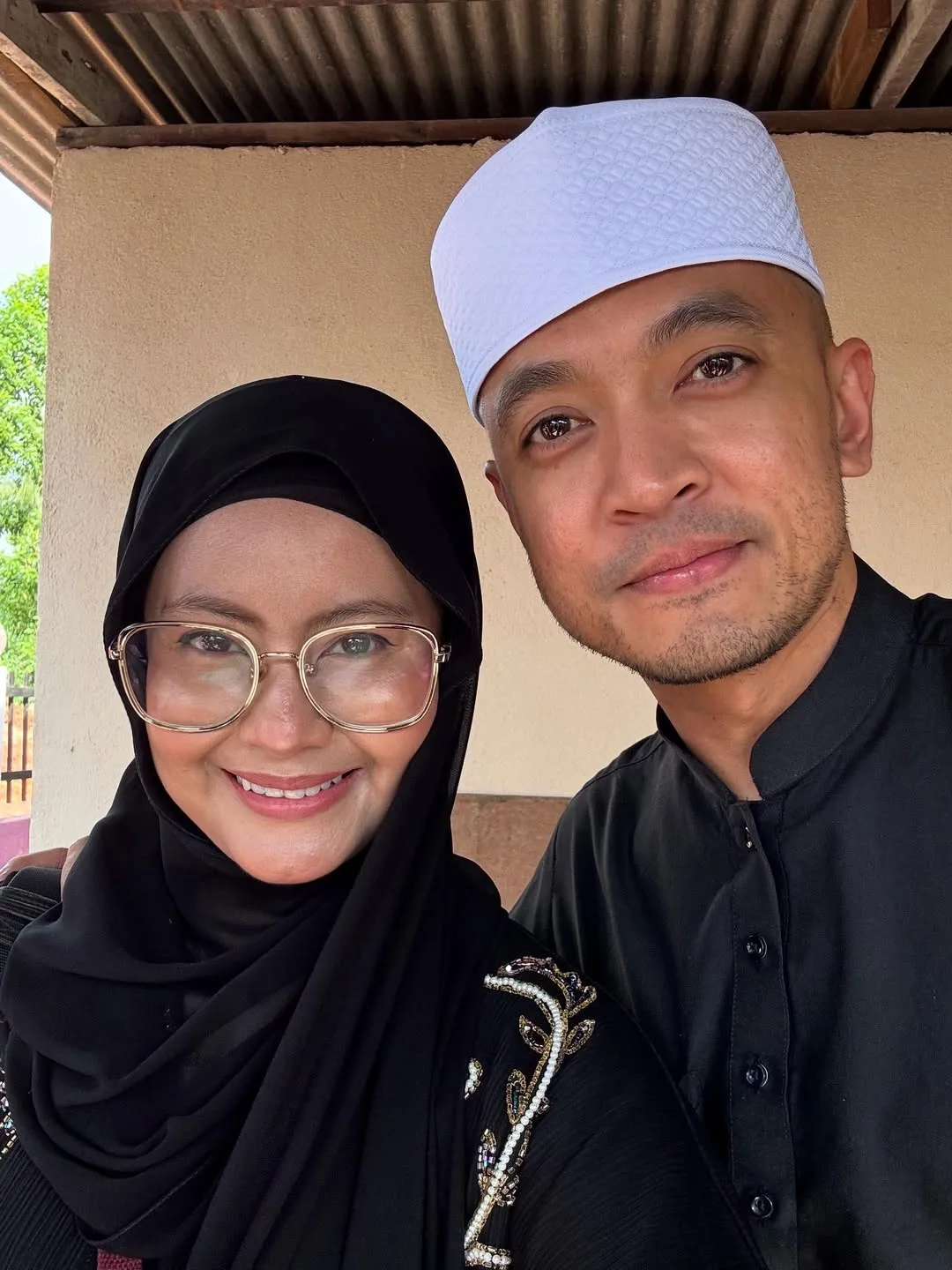 Terima Jemputan Sebagai Duyufurrahman, Tomok & Ayu Abas Berangkat Ke Tanah Suci Bagi Menunaikan Haji!