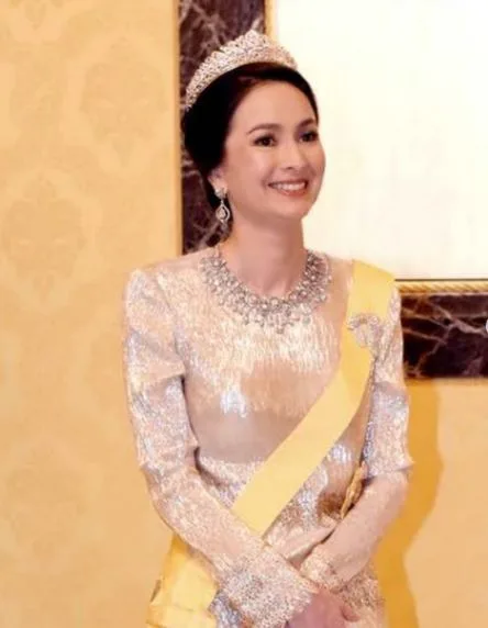 Raja Permaisuri Perak Tuanku Zara Salim Anggun Usia 53 Tahun, Suri Hati Sultan Perak Ini Cicit Sultan Kedah Ke-24!