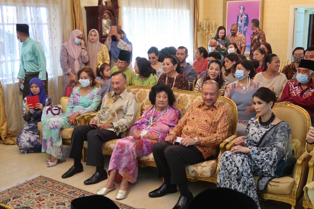 YAM Tunku Dato’ Seri Mimi Wahida, Dari Pembaca Berita ke Singgahsana Diraja, Jelita Meniti Usia 55!