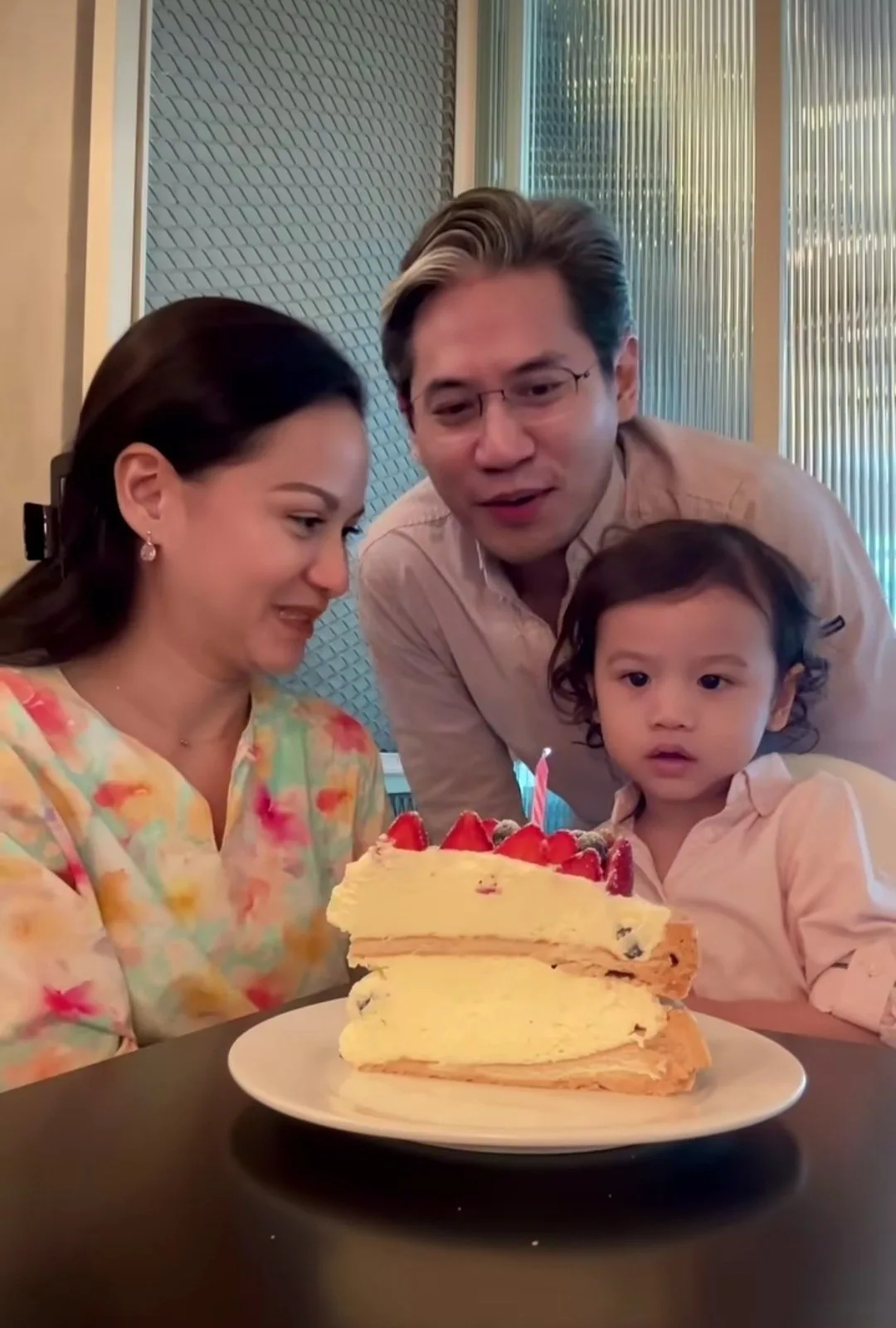 Injak Usia 40 Tahun, Sharifah Amani Bertuah Dikelilingi Insan Tersayang! Rakan Artis Siap Buat Kejutan Birthday 9 Injak Usia 40 Tahun, Sharifah Amani Bertuah Dikelilingi Insan Tersayang! Rakan Artis Siap Buat Kejutan Birthday