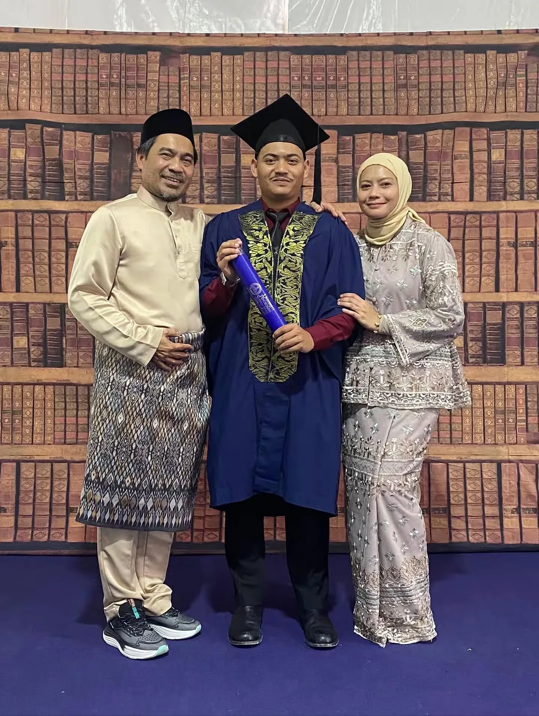 Rumah Tangga Bahagia Wahid Senario, Usia Perkahwinan Cecah 24 Tahun & Bapa 3 Anak Lelaki!
