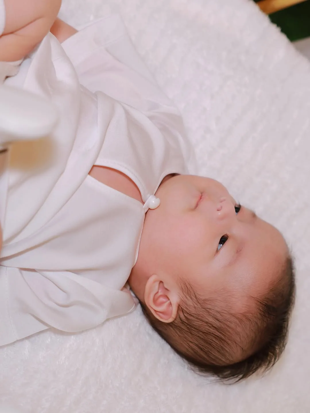 Datin Afzalizah Timang Anak Lelaki Keempat, Majlis Aqiqah & Berendoi Cahaya Mata Usahawan Kosmetik Ini Mewah Macam Wedding!