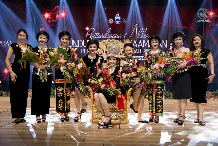 Gelvia Vanessa Jenny, Pelajar UM & Anak Penoreh Getah Dinobatkan Juara Unduk Ngadau Kaamatan 2026