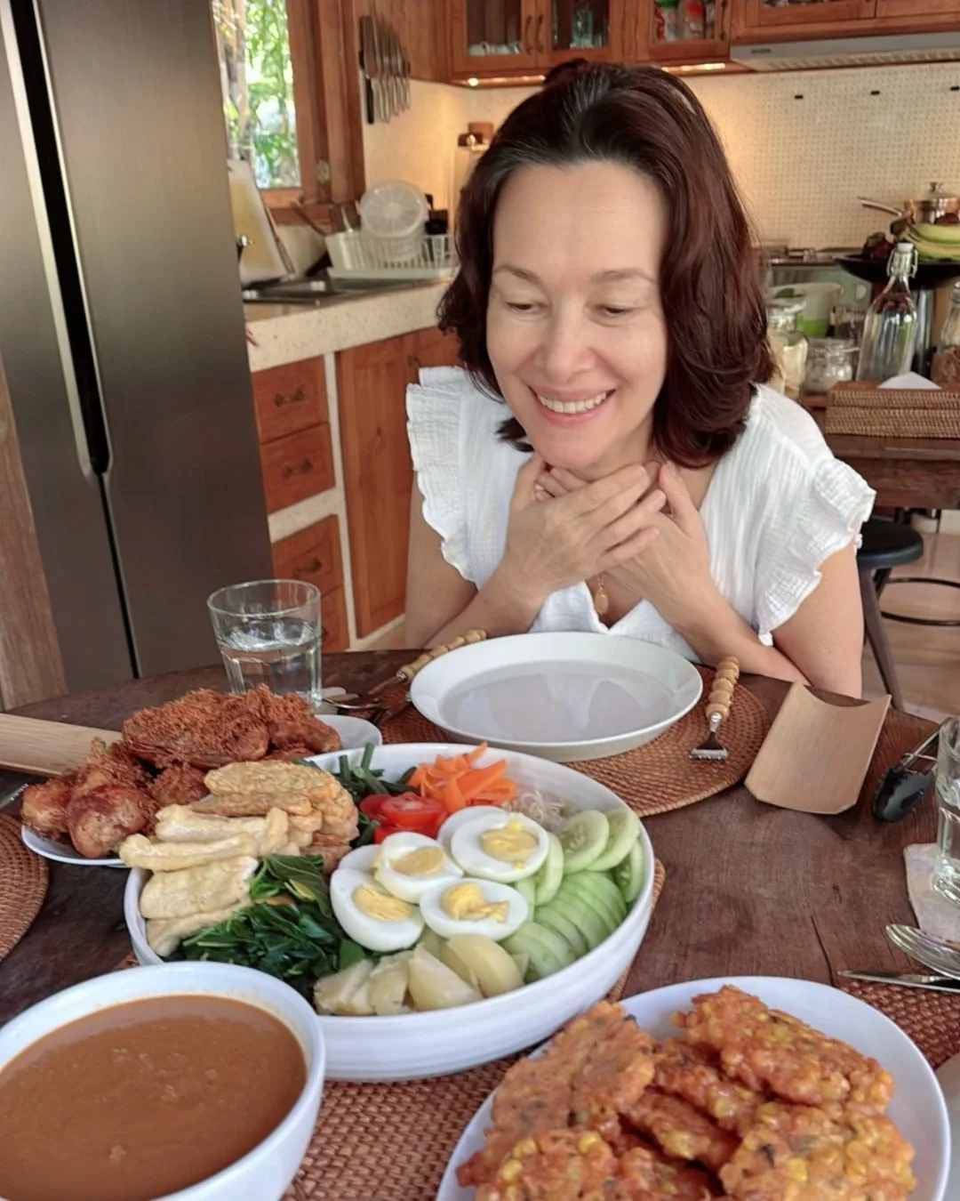Rahsia Kecantikan Deanna Yusoff Pada Usia 59 Tahun, Konsisten Face Yoga & Clean Eating Jadi Kunci Awet Muda