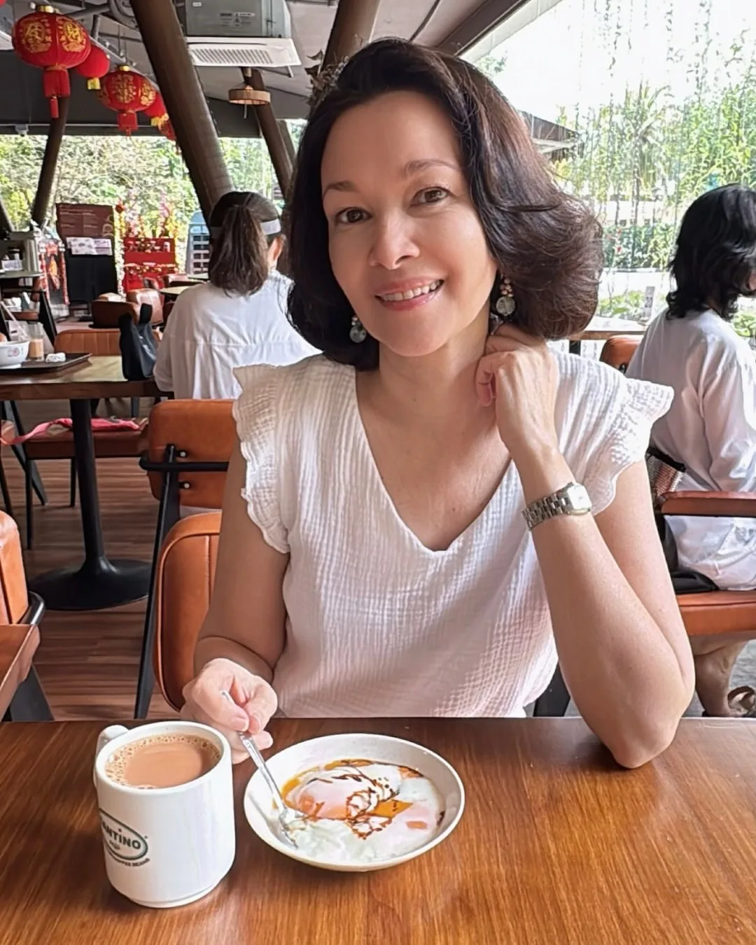 Rahsia Kecantikan Deanna Yusoff Pada Usia 59 Tahun, Konsisten Face Yoga & Clean Eating Jadi Kunci Awet Muda