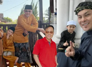 Adam Corrie Didik Anak, Adam Fateh Lee Solat Berjemaah