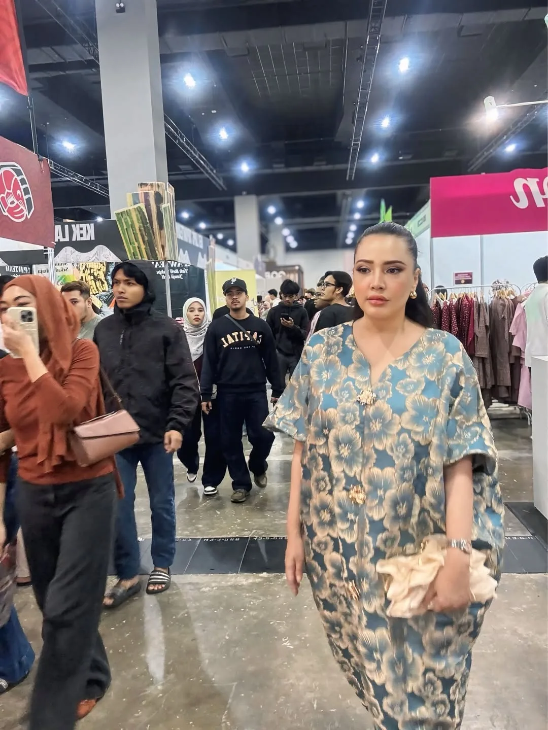 Anggunnya Ibu Fathia Latiff, Aktres Cantik Ini Hargai Jasa Ratu Hati & Titip Doa Bermakna Sempena Hari Lahir Ibu Tersayang!