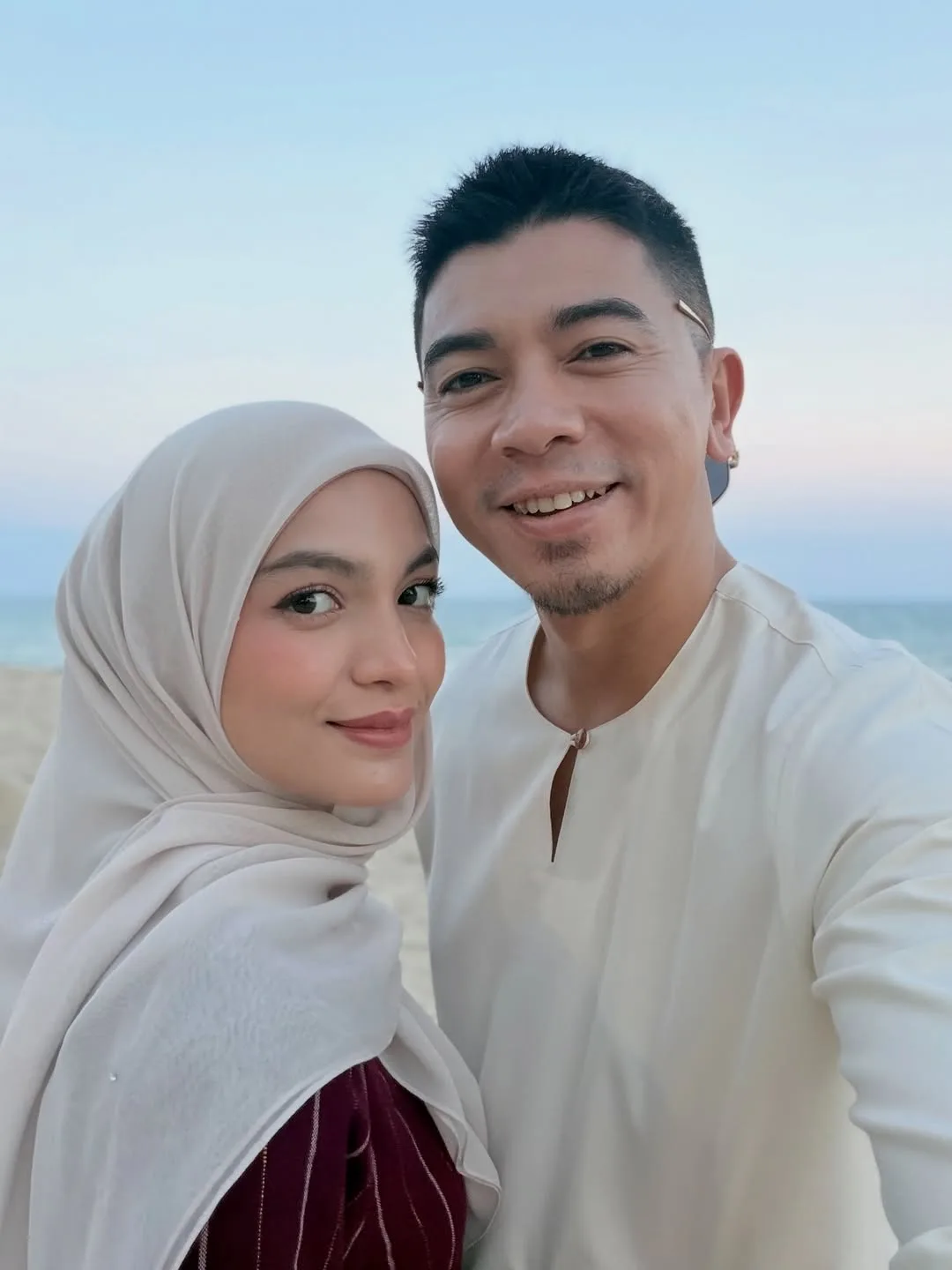 Hampir Sedekad Kahwin & Tanpa Kontroversi, Amyra Rosli Bahagia Di Sisi Amar Baharin & Sepasang Cahaya Mata!