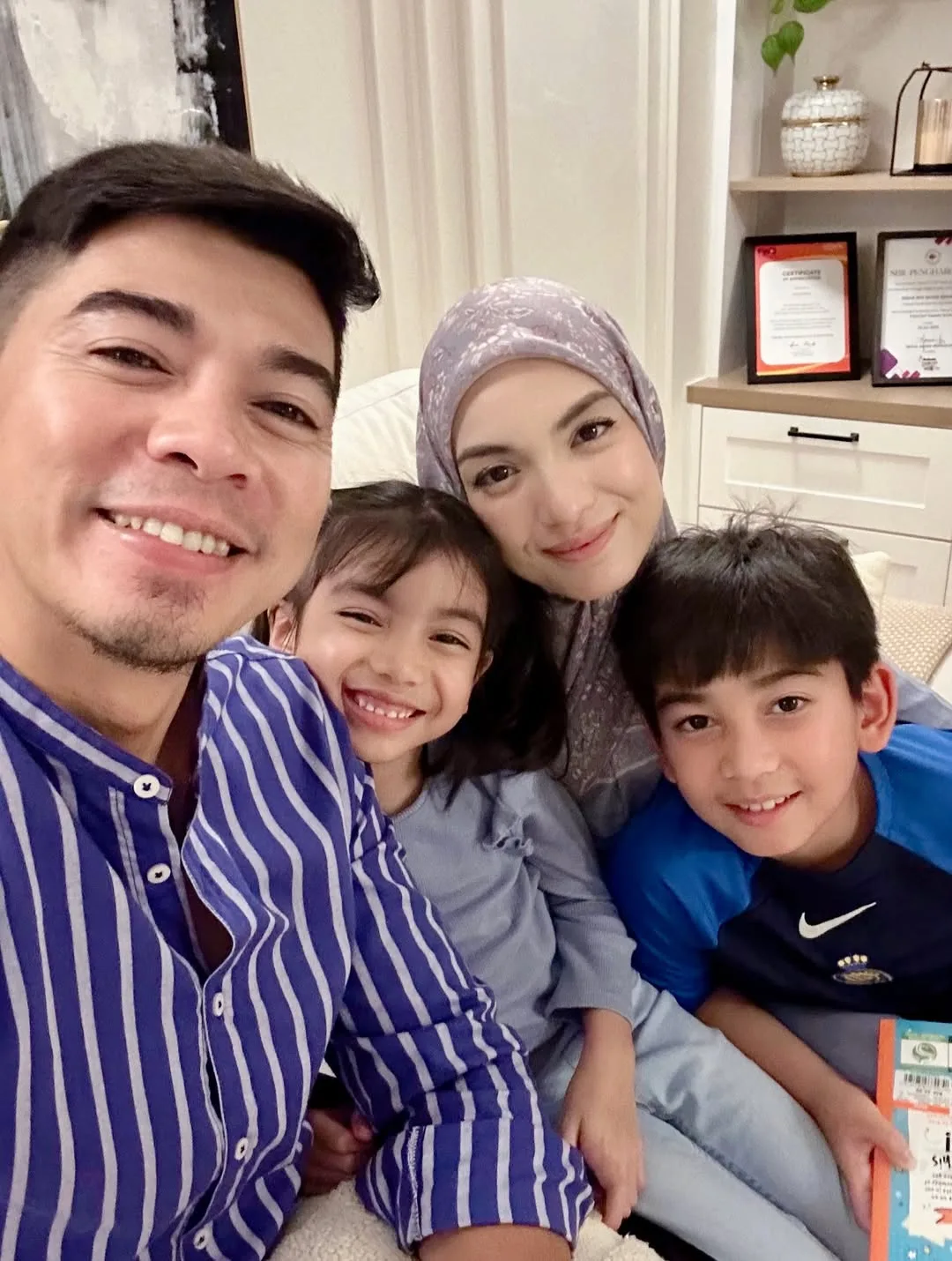 Hampir Sedekad Kahwin & Tanpa Kontroversi, Amyra Rosli Bahagia Di Sisi Amar Baharin & Sepasang Cahaya Mata! 19 Hampir Sedekad Kahwin & Tanpa Kontroversi, Amyra Rosli Bahagia Di Sisi Amar Baharin & Sepasang Cahaya Mata!