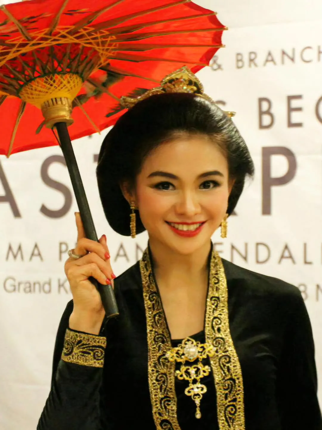 Digelar Nenek Tercantik Indonesia, Puspa Dewi Aktif Bersenam Usia 59 Tahun & Amal Diet Sihat!