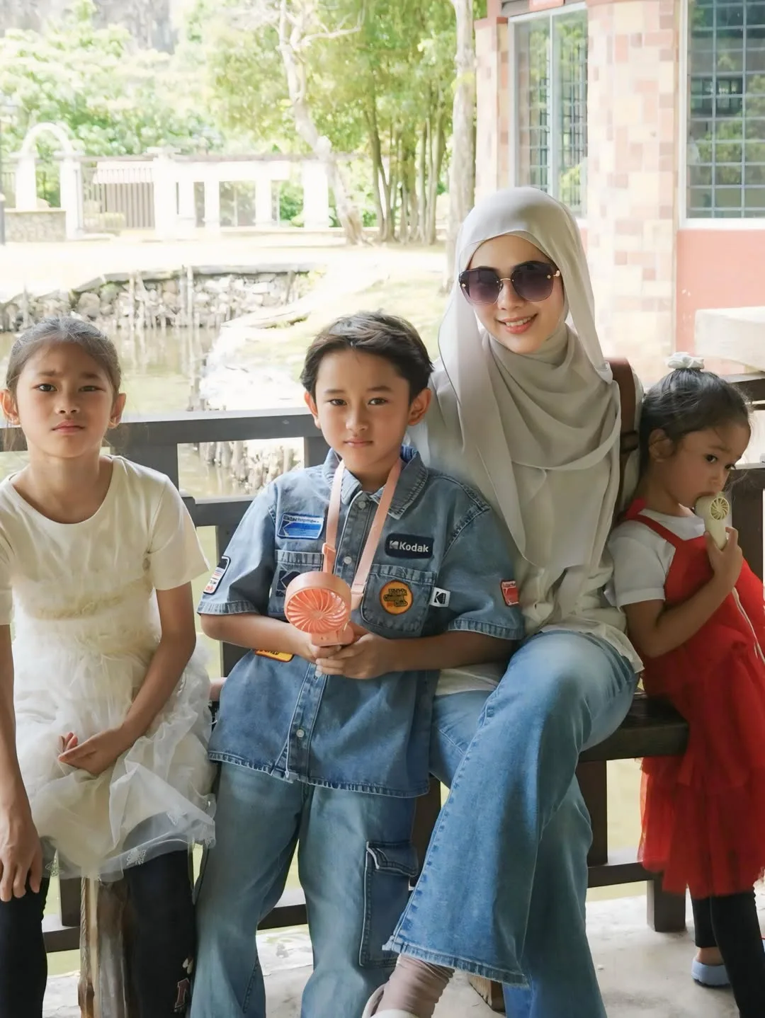 Makin Terbang Tinggi, Dari Doktor Gigi Kini Dr Fie Tawfek Terima Anugerah Pengiktirafan Usahawan & Tampil ‘Glowing’!