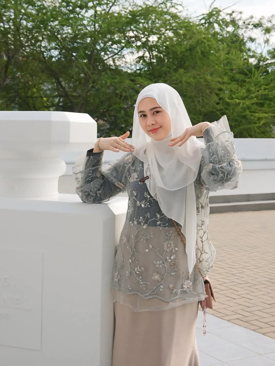 Makin Terbang Tinggi, Dari Doktor Gigi Kini Dr Fie Tawfek Terima Anugerah Pengiktirafan Usahawan & Tampil ‘Glowing’!