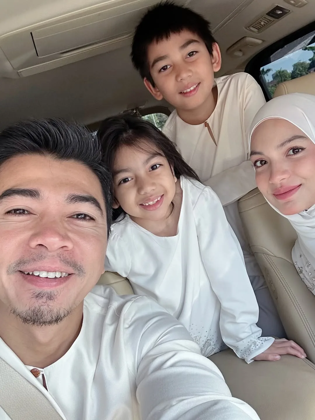 Hampir Sedekad Kahwin & Tanpa Kontroversi, Amyra Rosli Bahagia Di Sisi Amar Baharin & Sepasang Cahaya Mata! 13 Hampir Sedekad Kahwin & Tanpa Kontroversi, Amyra Rosli Bahagia Di Sisi Amar Baharin & Sepasang Cahaya Mata!