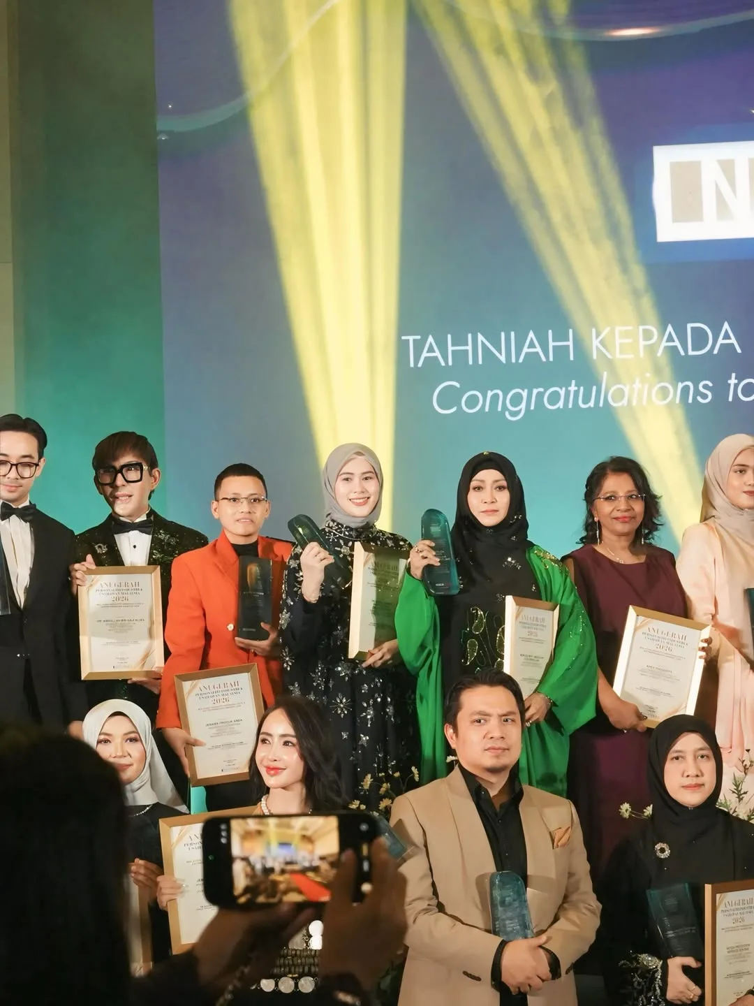 Makin Terbang Tinggi, Dari Doktor Gigi Kini Dr Fie Tawfek Terima Anugerah Pengiktirafan Usahawan & Tampil ‘Glowing’! 17 Makin Terbang Tinggi, Dari Doktor Gigi Kini Dr Fie Tawfek Terima Anugerah Pengiktirafan Usahawan & Tampil ‘Glowing’!