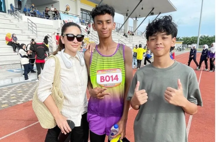 Rita Rudaini Ibu Terbahagia, Airit Rayyan Rizqin Pecah Rekod MRSM Semalaysia Acara 110 Meter Lari Berpagar!