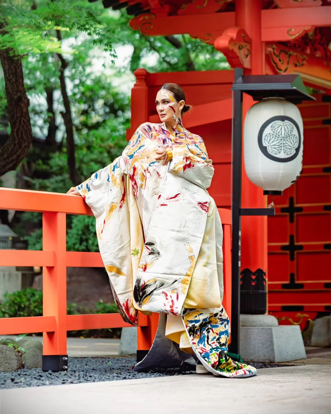 Luna Maya & Elisa Chana Cipta Magis Seni di Tokyo, Jepun, Secantik Lukisan Hidup! 11 Luna Maya & Elisa Chana Cipta Magis Seni di Tokyo, Jepun, Secantik Lukisan Hidup!