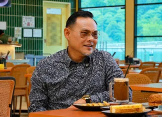 Adam Corrie Lee Pengasas Kopihut, Dedah Perjalanan Awal Peluk Islam & Dinobatkan Tokoh Saudara Kita Adam Corrie Lee