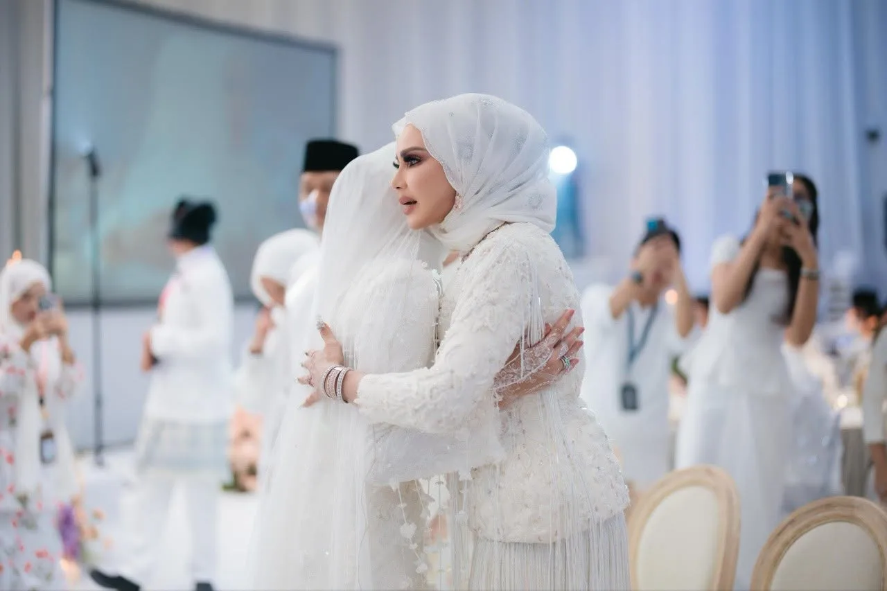 “Perkahwinan Bukan Tentang Mencari Yang Sempurna,” Ucapan Rozita Che Wan Buat Anak Tersayang Undang Sebak!