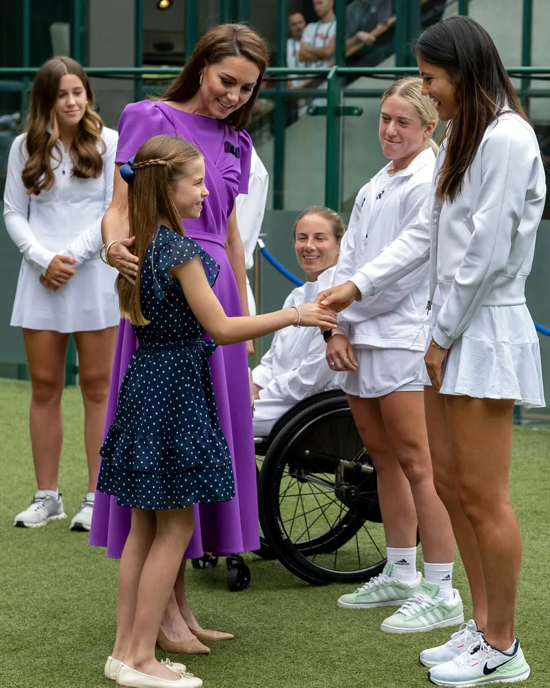 Ratu Tenis Nombor 1 Britain, Atlet Cantik Emma Raducanu Dilantik Duta Jenama Global Uniqlo! 29 Ratu Tenis Nombor 1 Britain, Atlet Cantik Emma Raducanu Dilantik Duta Jenama Global Uniqlo!