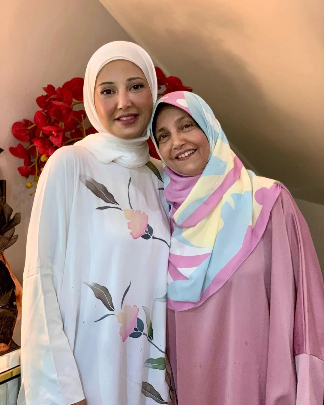 Anggunnya Ibu Fathia Latiff, Aktres Cantik Ini Hargai Jasa Ratu Hati & Titip Doa Bermakna Sempena Hari Lahir Ibu Tersayang!